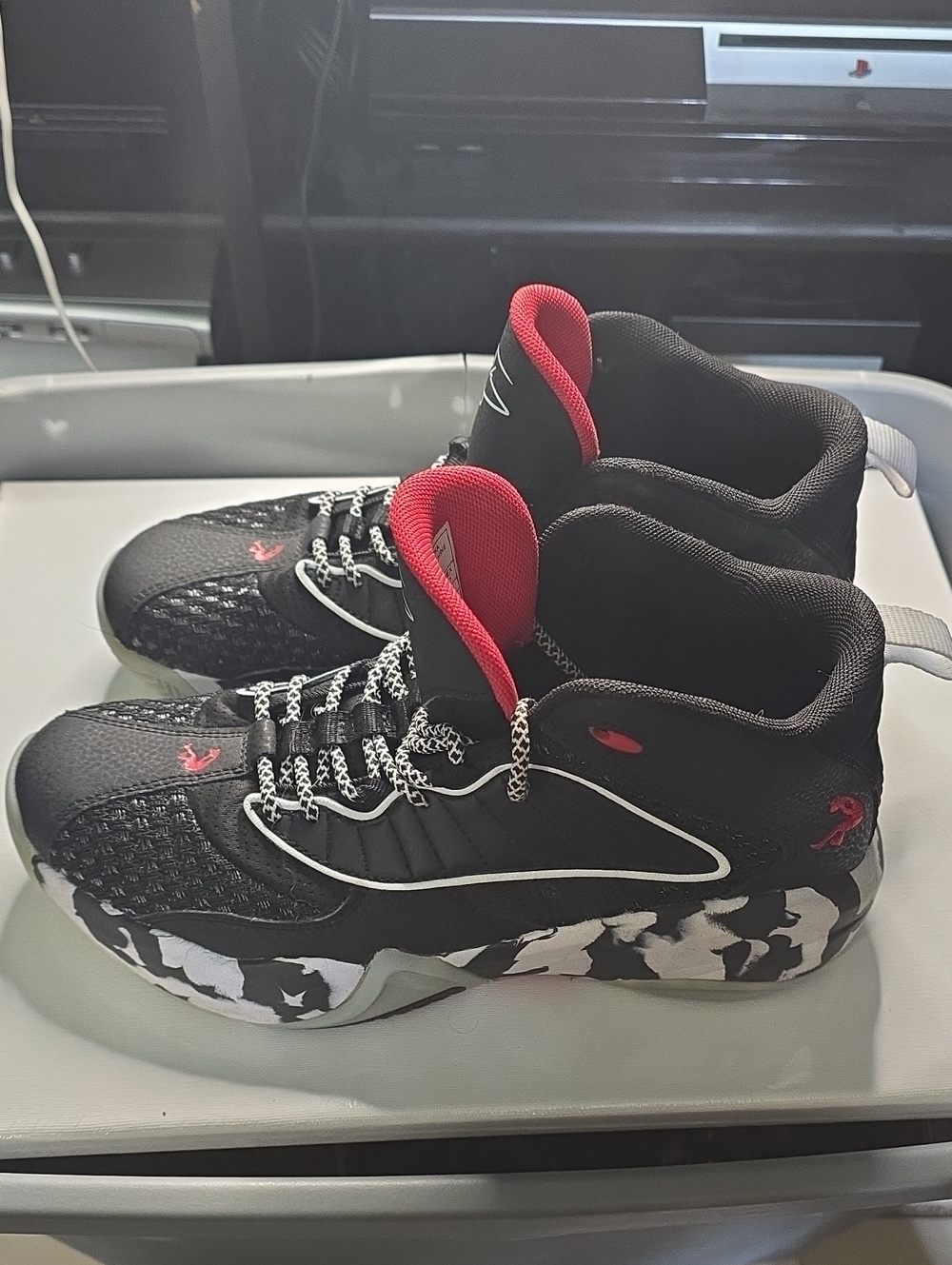 Mens Shaq Basketball Sneakers Size 8
